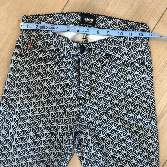 Hudson Nico Super Skinny Midrise Jean in color Diamond. Size 26 - Picture 3 of 10